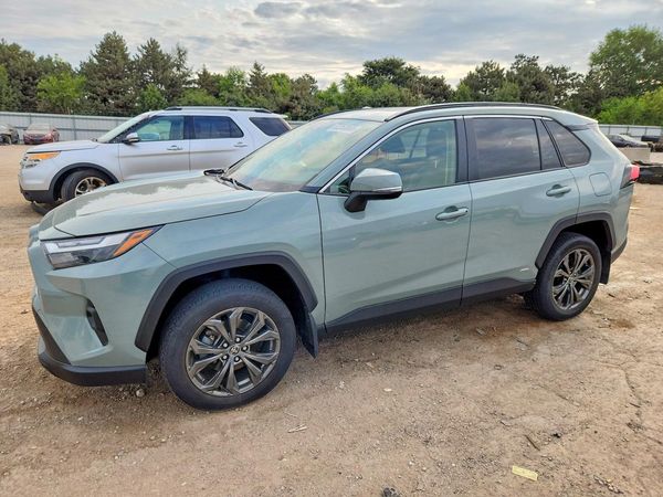 2022 TOYOTA RAV4 XLE Premium