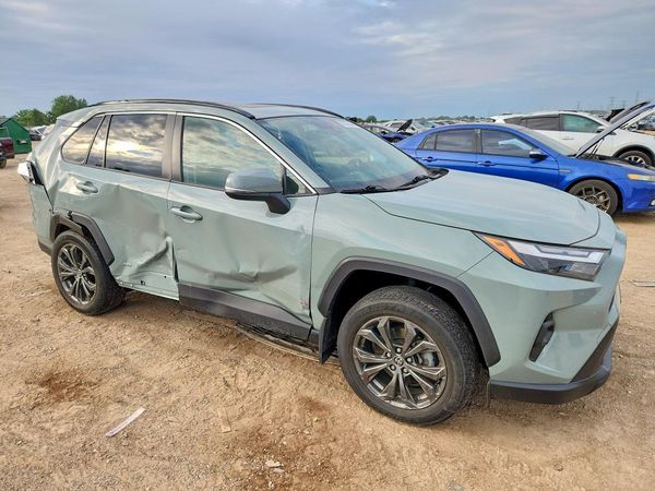 2022 TOYOTA RAV4 XLE Premium