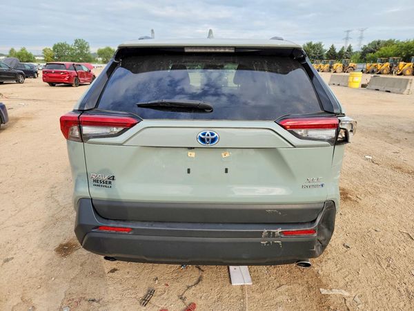 2022 TOYOTA RAV4 XLE Premium