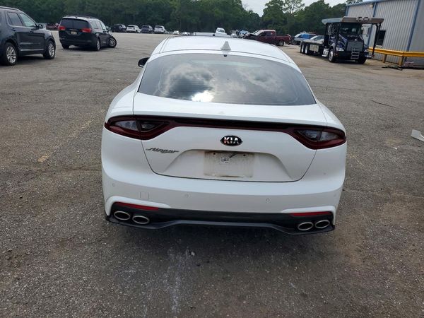2019 KIA STINGER Premium