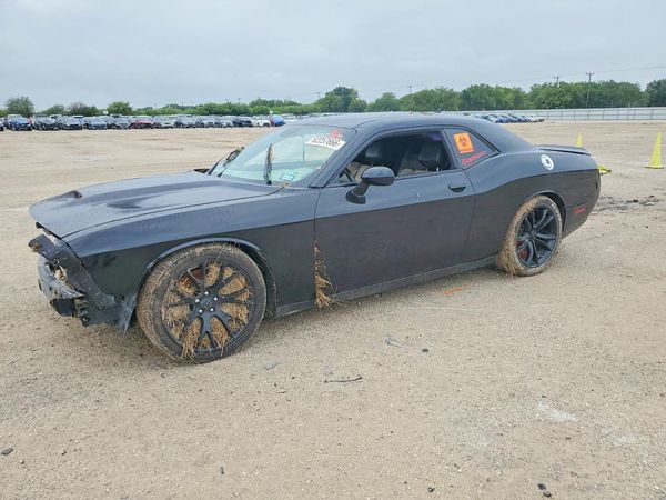 2015 DODGE CHALLENGER SRT 392 — Front 3/4