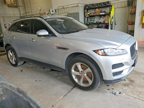2017 JAGUAR F-PACE Premium — Passenger 3/4