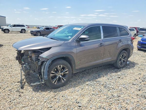 2019 TOYOTA HIGHLANDER LE — Front 3/4