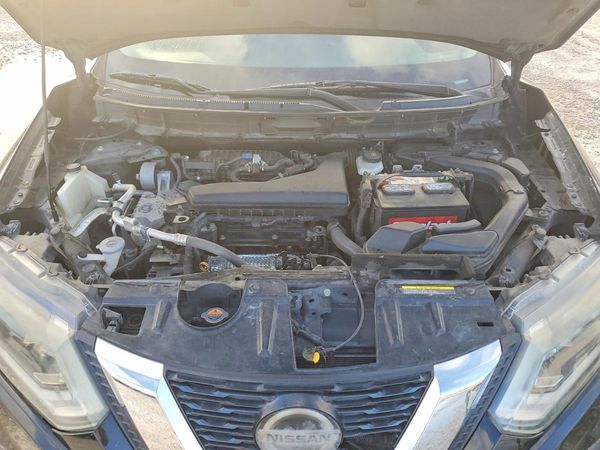 2019 NISSAN ROGUE — Engine bay