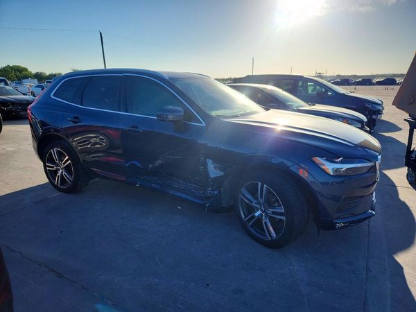 2021 VOLVO XC60 Momentum