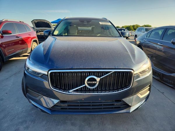 2021 VOLVO XC60 Momentum