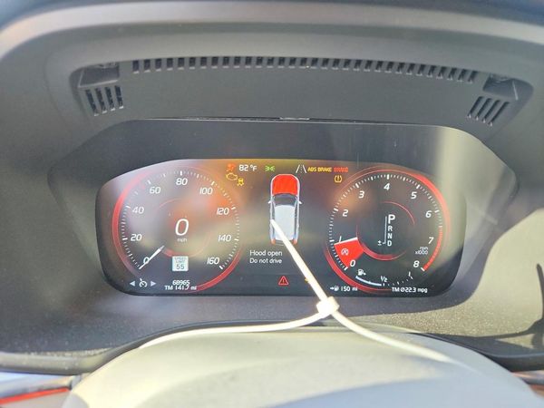 2021 VOLVO XC60 Momentum