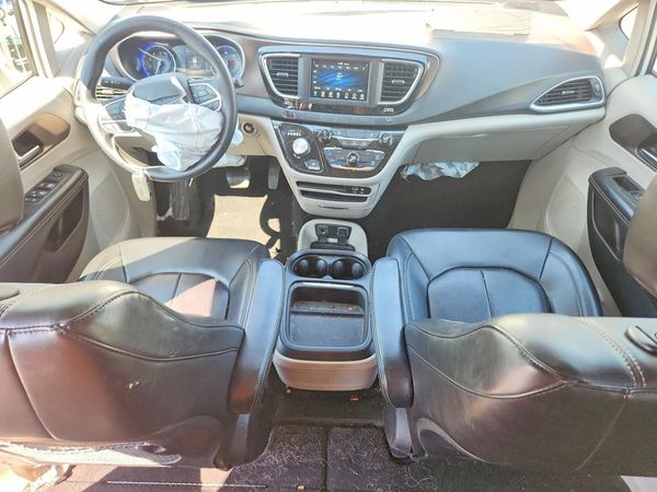 2020 CHRYSLER VOYAGER LXI