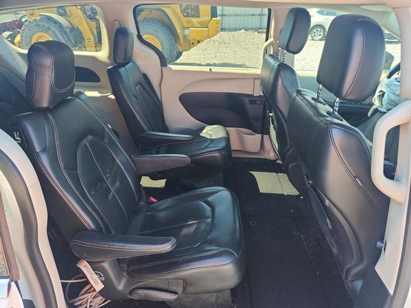 2020 CHRYSLER VOYAGER LXI
