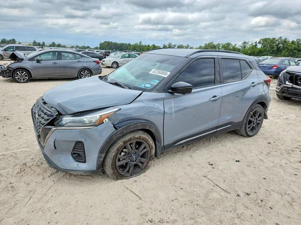2024 NISSAN KICKS