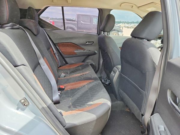 2024 NISSAN KICKS