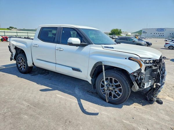 2025 TOYOTA TUNDRA Platinum