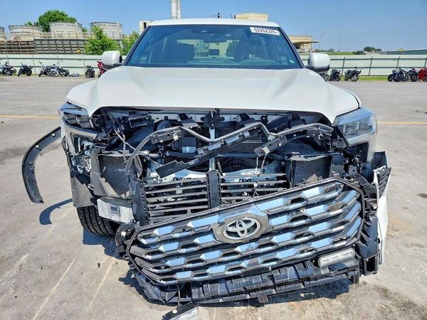 2025 TOYOTA TUNDRA Platinum