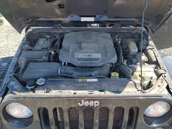 2015 JEEP WRANGLER UNLIMITED SAHARA 4X4