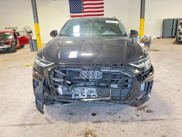 2021 AUDI Q8