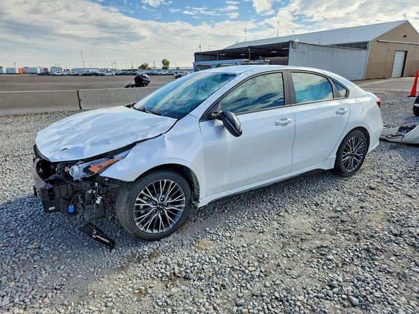 2024 KIA FORTE GT Line