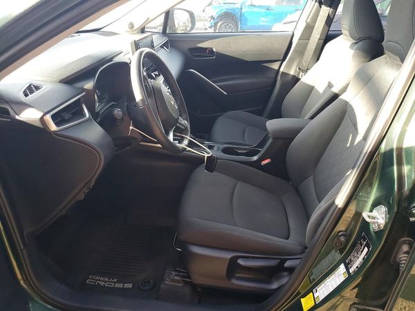 2022 TOYOTA COROLLA CROSS LE — DENT