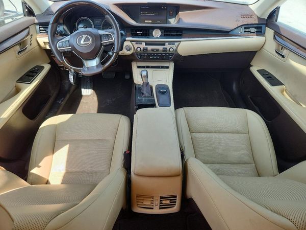 2017 LEXUS ES