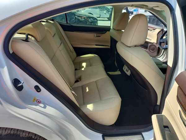 2017 LEXUS ES
