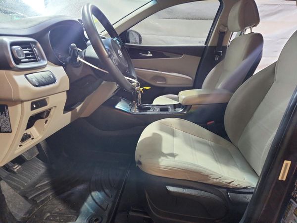 2016 KIA SORENTO L / LX