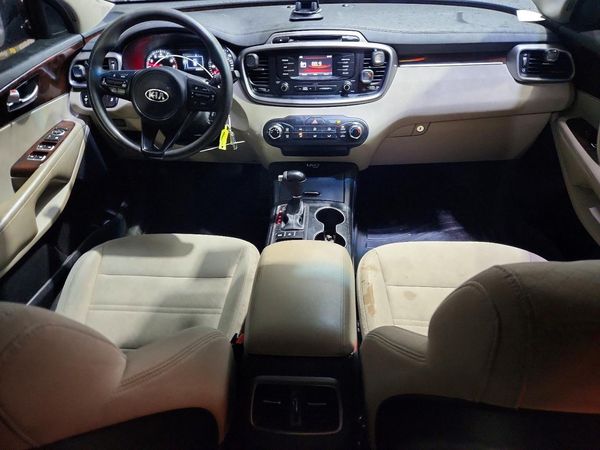 2016 KIA SORENTO L / LX