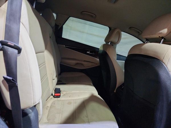 2016 KIA SORENTO L / LX