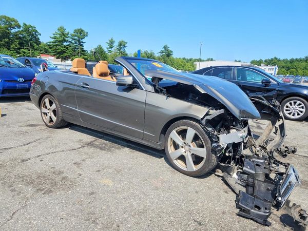 2013 MERCEDES-BENZ E-CLASS E350 — Passenger 3/4