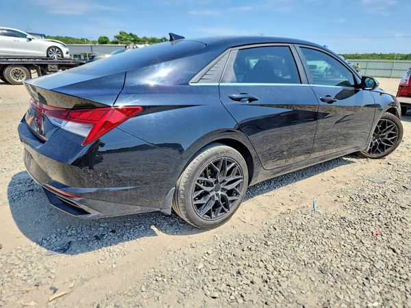 2022 HYUNDAI ELANTRA SEL w/ Premium Pkg