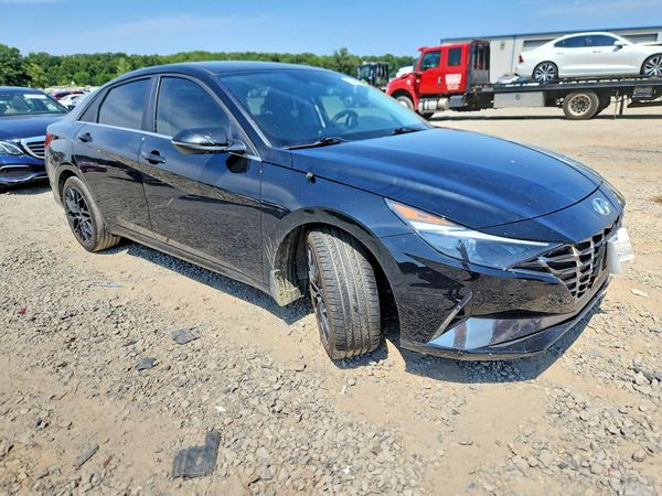 2022 HYUNDAI ELANTRA SEL w/ Premium Pkg