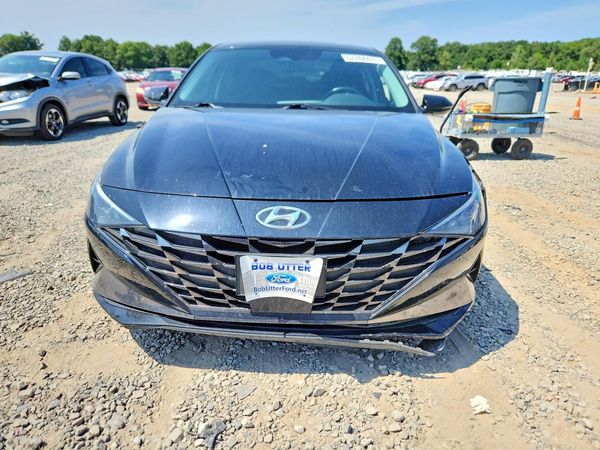 2022 HYUNDAI ELANTRA SEL w/ Premium Pkg