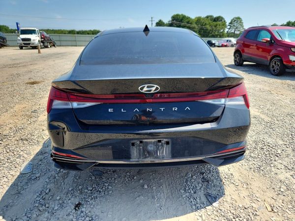 2022 HYUNDAI ELANTRA SEL w/ Premium Pkg
