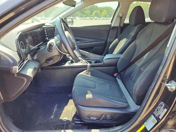 2022 HYUNDAI ELANTRA SEL w/ Premium Pkg