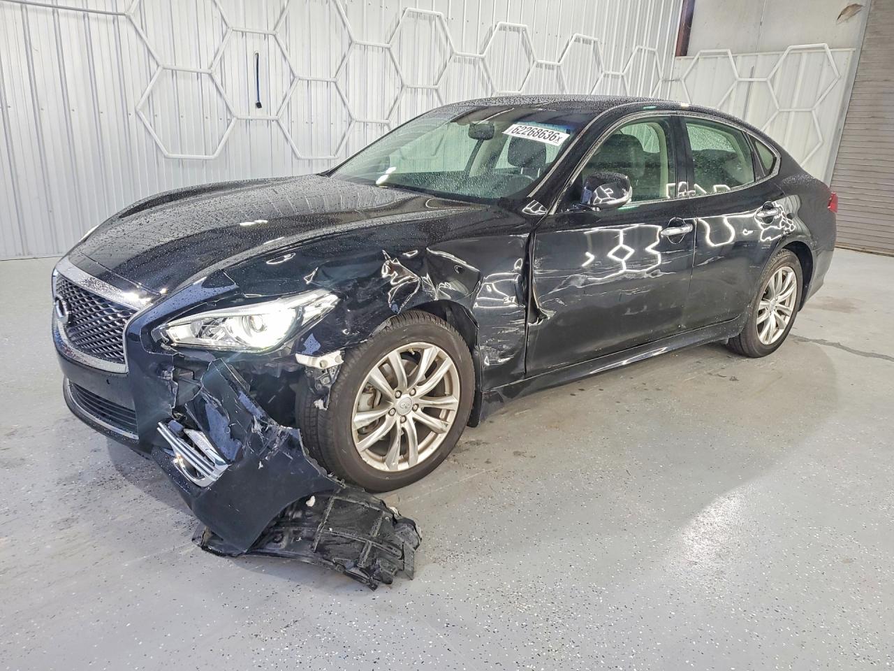 2015 INFINITI Q70