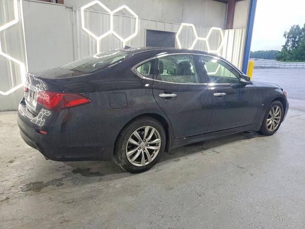 2015 INFINITI Q70
