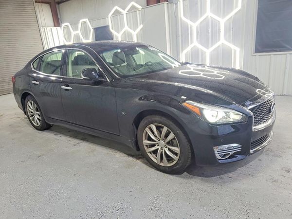 2015 INFINITI Q70