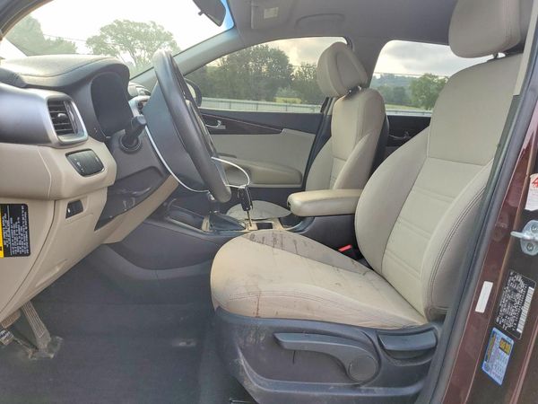 2016 KIA SORENTO L / LX