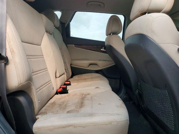 2016 KIA SORENTO L / LX