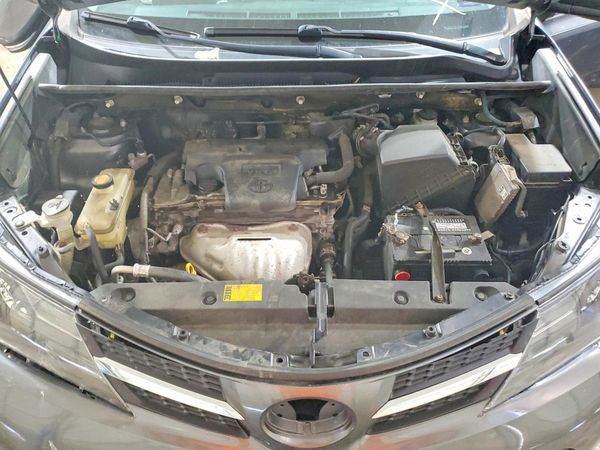 2013 TOYOTA RAV4 Sports — Engine bay