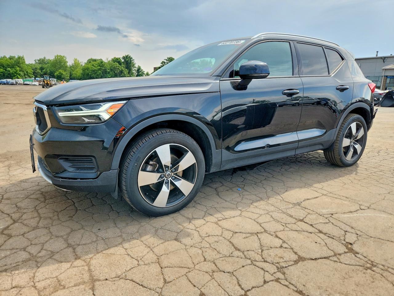 2020 VOLVO XC40 Momentum