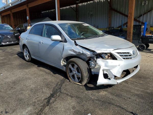 2013 TOYOTA COROLLA