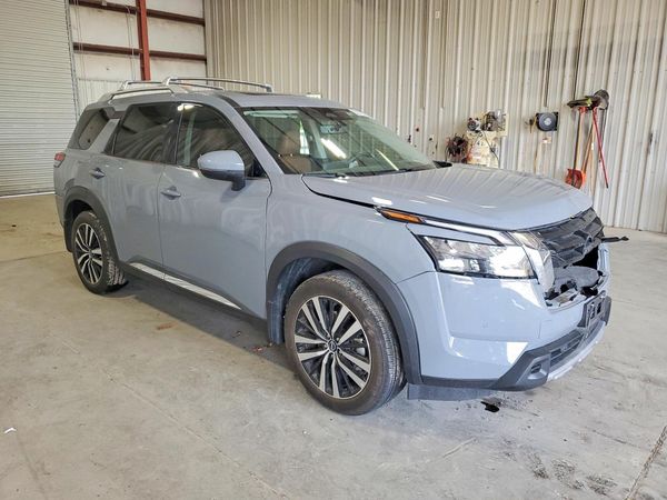 2025 NISSAN PATHFINDER Platinum — Passenger 3/4