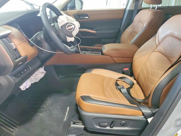 2025 NISSAN PATHFINDER Platinum — DENT