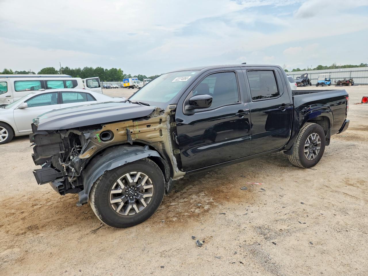 2022 NISSAN FRONTIER Crew Cab