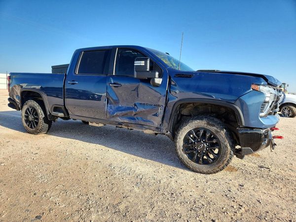 2025 CHEVROLET SILVERADO LT — Passenger 3/4