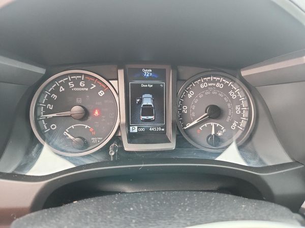2022 TOYOTA TACOMA SR5