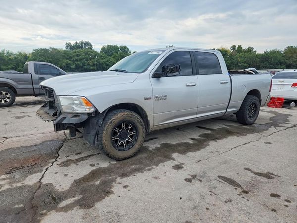 2017 RAM 1500 SLT CREW CAB 4X2