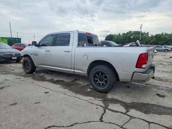 2017 RAM 1500 SLT CREW CAB 4X2