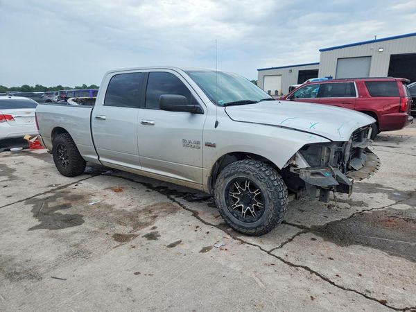 2017 RAM 1500 SLT CREW CAB 4X2