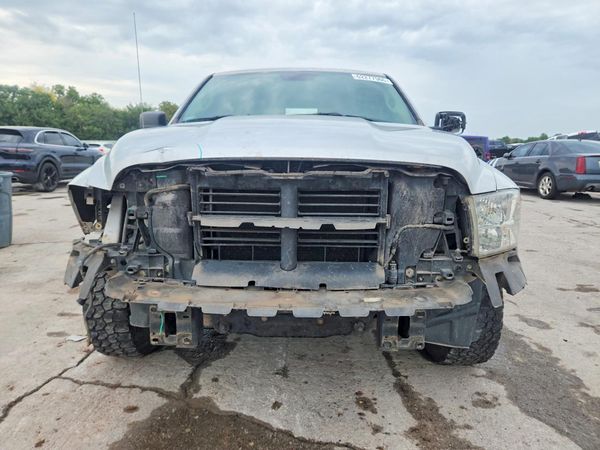 2017 RAM 1500 SLT CREW CAB 4X2
