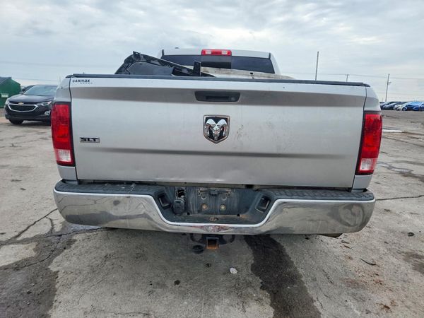2017 RAM 1500 SLT CREW CAB 4X2